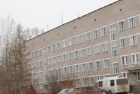В Кирове с четвертого этажа поликлиники выпала женщина