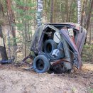 В Кировской области врезался в дерево и погиб мужчина на "двенашке"